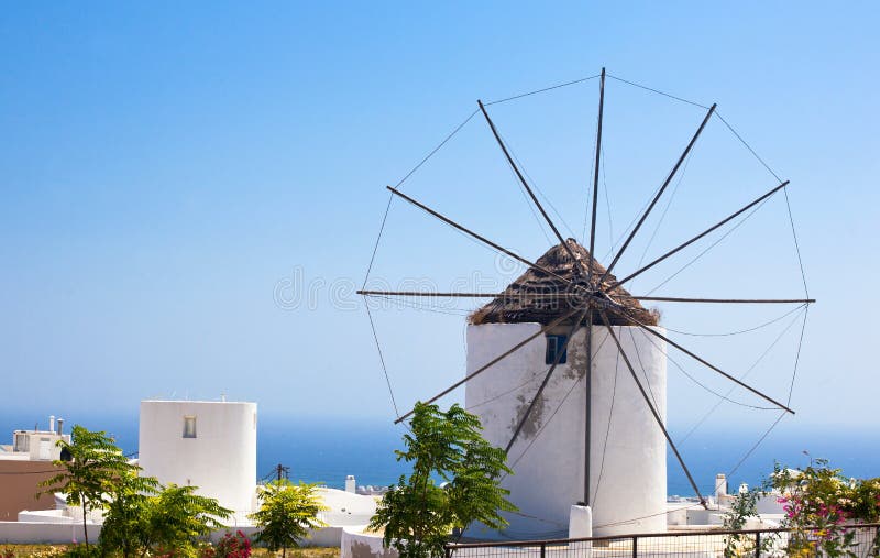 Παραδοσιακός ανεμόμυλος Santorini στοκ φωτογραφίες Παραδοσιακός ανεμόμυλος Santorini στοκ φωτογραφίες