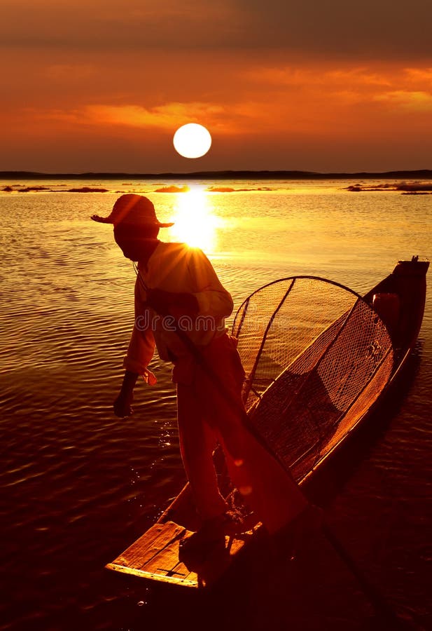 Ψαράς, Inle λίμνη, το Μιανμάρ (Βιρμανία) στοκ φωτογραφία με δικαίωμα ελεύθερης χρήσης