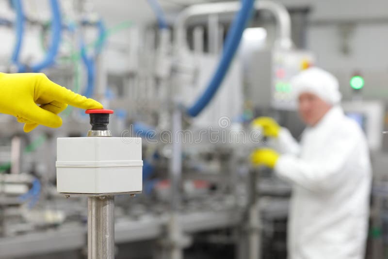 Παραδώστε το πιέζοντας κουμπί γαντιών - αρχική βιομηχανική διαδικασία στοκ εικόνες Παραδώστε το πιέζοντας κουμπί γαντιών - αρχική βιομηχανική διαδικασία στοκ εικόνες