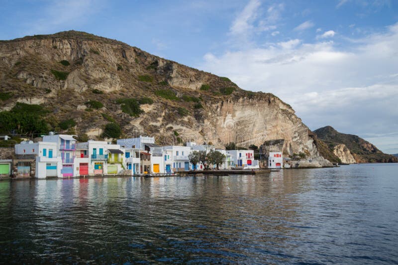 Παραδοσιακά ζωηρόχρωμα ελληνικά σπίτια ψαροχώρι σε Klima, Milo στοκ εικόνα με δικαίωμα ελεύθερης χρήσης