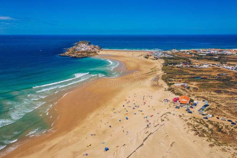 παραλία campismo και dunas παραλία και νησιωτικό μπαλέτο κοντά στο peniche στην ακτή του ατλαντικού ωκεανού στη δυτική ακτή της πο στοκ εικόνες