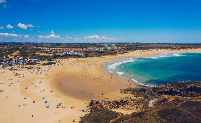 παραλία campismo και dunas παραλία και νησιωτικό μπαλέτο κοντά στο peniche στην ακτή του ατλαντικού ωκεανού στη δυτική ακτή της πο στοκ φωτογραφίες