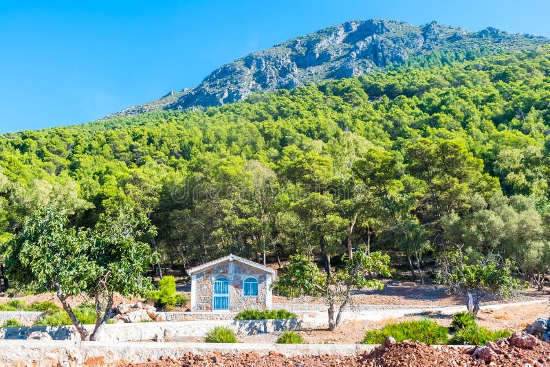 Πεζοπορία στα βουνά Rif του Μαρόκου κάτω από την πόλη Chefchaouen, Μαρόκο, Αφρική στοκ εικόνα με δικαίωμα ελεύθερης χρήσης Πεζοπορία στα βουνά Rif του Μαρόκου κάτω από την πόλη Chefchaouen, Μαρόκο, Αφρική στοκ εικόνα με δικαίωμα ελεύθερης χρήσης