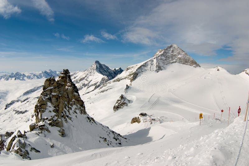 Κλίση σκι, Hintertux, Αυστρία στοκ φωτογραφία με δικαίωμα ελεύθερης χρήσης Κλίση σκι, Hintertux, Αυστρία στοκ φωτογραφία με δικαίωμα ελεύθερης χρήσης