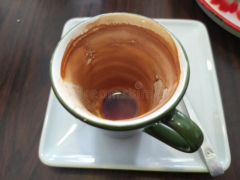 Πιείτε εσπρέσο, ζεστό μαύρο καφέ στο Σινμπουρί της Ταϊλάνδης Το απόγευμα, νιώστε φρέσκο και καθαρό στοκ φωτογραφίες με δικαίωμα ελεύθερης χρήσης
