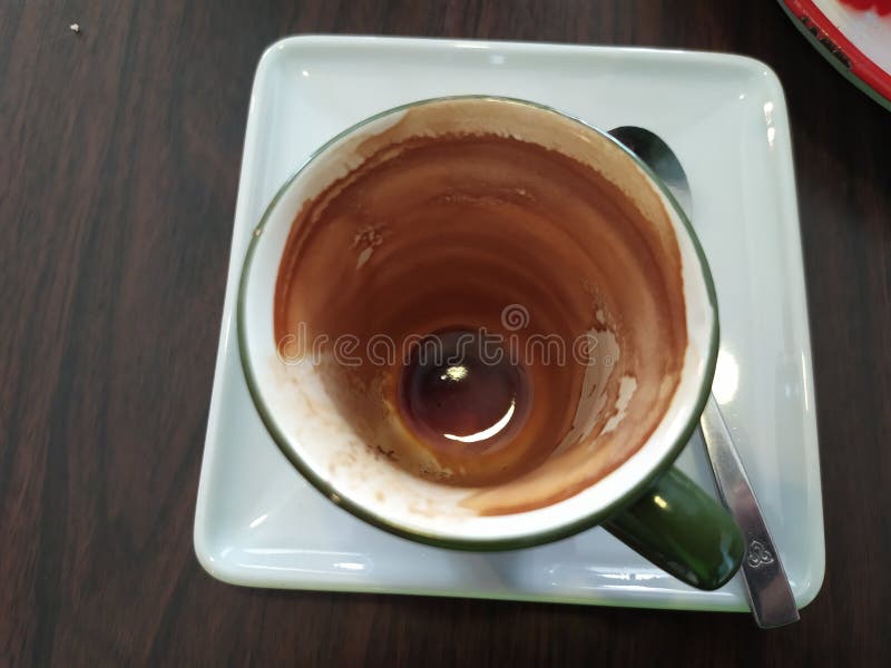 Πιείτε εσπρέσο, ζεστό μαύρο καφέ στο Σινμπουρί της Ταϊλάνδης Το απόγευμα, νιώστε φρέσκο και καθαρό στοκ φωτογραφία με δικαίωμα ελεύθερης χρήσης