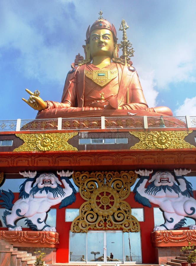 Πιό ψηλό άγαλμα του γκουρού Padmasambhava, Sikkim, Ινδία στοκ φωτογραφία με δικαίωμα ελεύθερης χρήσης Πιό ψηλό άγαλμα του γκουρού Padmasambhava, Sikkim, Ινδία στοκ φωτογραφία με δικαίωμα ελεύθερης χρήσης