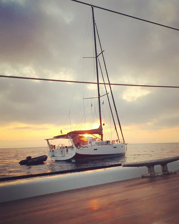 Πλέοντας βάρκα στον κόλπο Agrapidia, Paxos στοκ εικόνες Πλέοντας βάρκα στον κόλπο Agrapidia, Paxos στοκ εικόνες
