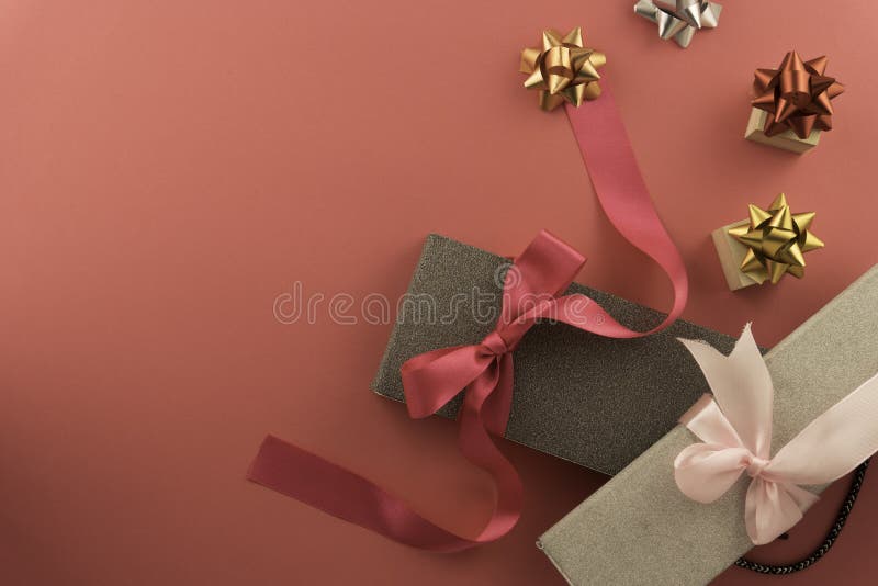 πλαίσιο παρουσίασης xmas με ασημένια λάμψη με κόκκινο πλαίσιο φόντου για προσθήκη του κειμένου σας στοκ φωτογραφίες με δικαίωμα ελεύθερης χρήσης