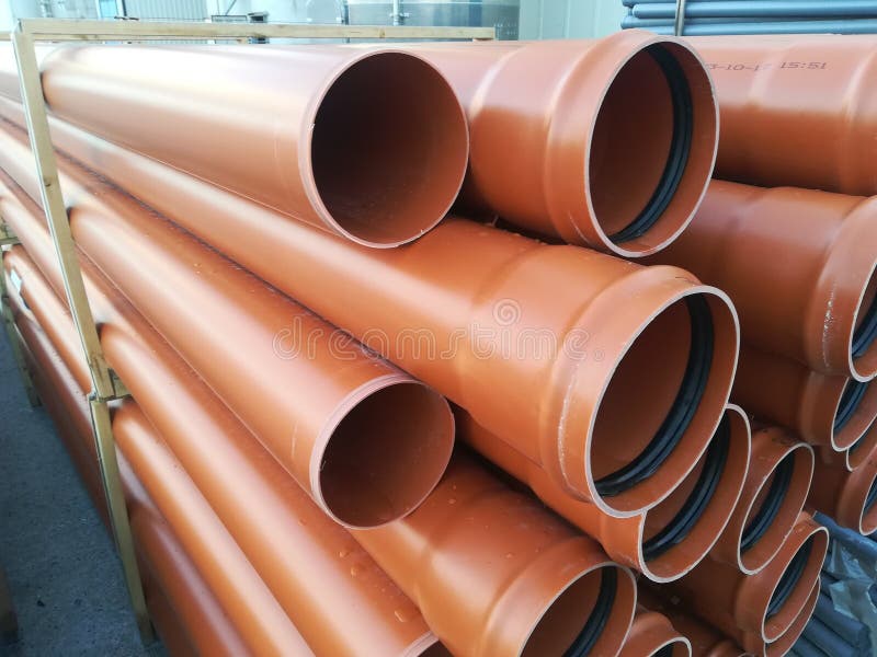 Πλαστικό PVC σωλήνων αγωγών σε έναν σωρό στοκ εικόνες