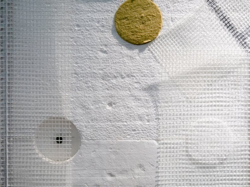 Πλαστικό styrofoam πινάκων αφρού με το θωρακισμένο πλέγμα σε έναν τοίχο οικοδόμησης για την καλύτερες μόνωση, soundproof και τη ε στοκ εικόνες Πλαστικό styrofoam πινάκων αφρού με το θωρακισμένο πλέγμα σε έναν τοίχο οικοδόμησης για την καλύτερες μόνωση, soundproof και τη ε στοκ εικόνες