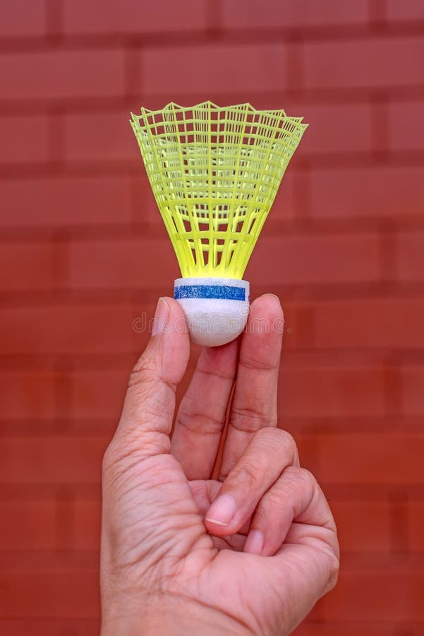 Πλαστικό μπάντμιντον shuttlecock υπό εξέταση στοκ εικόνες Πλαστικό μπάντμιντον shuttlecock υπό εξέταση στοκ εικόνες