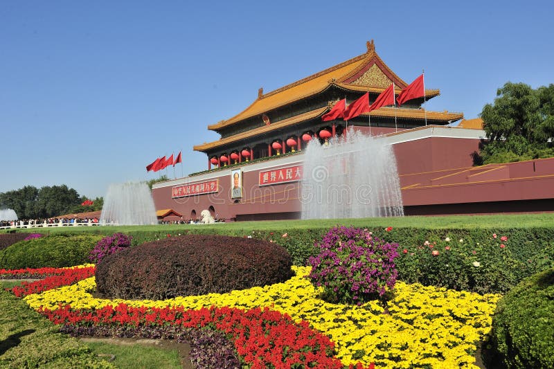 Tiananmen Square in Beijing, capital of the People's Republic of China, center, facing Chang'an Street. Tiananmen Square was originally the Ming and Qing dynasties the Huangcheng the main entrance of the Ming Yongle eighteen years (AD 1420) built, was named Edward door. Clear Junji eight years (1651) changed its name to Tiananmen. October 1, 1949, the People's Republic of China founding ceremony was held here, and is designed into the national emblem. In 1961, Tiananmen Square, the People's Republic of China State Council announced as one of the first batch of national key cultural relics protection unit. Tiananmen Square in Beijing, capital of the People's Republic of China, center, facing Chang'an Street. Tiananmen Square was originally the Ming and Qing dynasties the Huangcheng the main entrance of the Ming Yongle eighteen years (AD 1420) built, was named Edward door. Clear Junji eight years (1651) changed its name to Tiananmen. October 1, 1949, the People's Republic of China founding ceremony was held here, and is designed into the national emblem. In 1961, Tiananmen Square, the People's Republic of China State Council announced as one of the first batch of national key cultural relics protection unit.