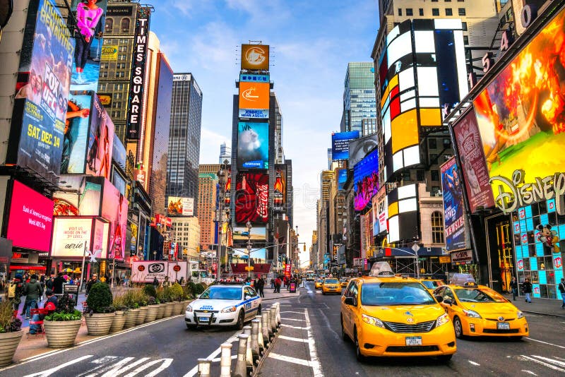 ΠΟΛΗ ΤΗΣ ΝΕΑΣ ΥΌΡΚΗΣ - 25 ΜΑΡΤΊΟΥ: Times Square, που χαρακτηρίζεται με το θόριο Broadway στοκ φωτογραφία με δικαίωμα ελεύθερης χρήσης