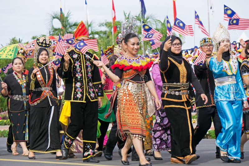 Πολυπολιτισμικοί άνθρωποι κατά τη διάρκεια της ημέρας της ανεξαρτησίας της Μαλαισίας