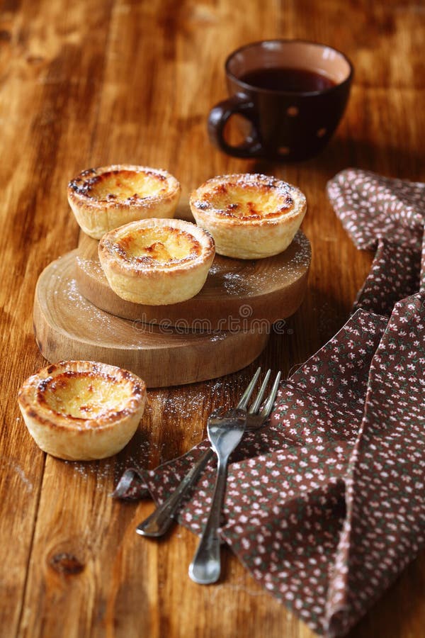 Πορτογαλικά Tarts κρέμας (Pastéis de Nata) στοκ φωτογραφία Πορτογαλικά Tarts κρέμας (Pastéis de Nata) στοκ φωτογραφία