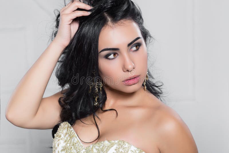 Πορτρέτο ενός όμορφου brunette στοκ φωτογραφίες Πορτρέτο ενός όμορφου brunette στοκ φωτογραφίες