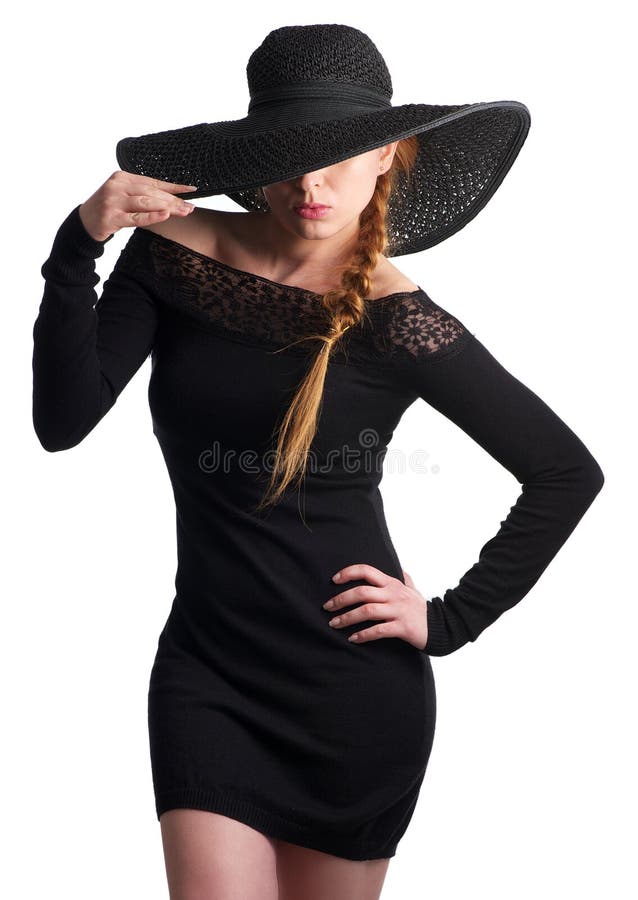 Πορτρέτο μια όμορφη νέα γυναίκα στο μαύρο καπέλο