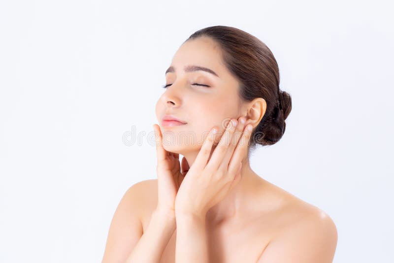 Πορτρέτο της όμορφης γυναίκας brunette makeup του καλλυντικού, του μάγουλου αφής χεριών κοριτσιών και του χαμόγελου ελκυστικών, π στοκ εικόνες με δικαίωμα ελεύθερης χρήσης Πορτρέτο της όμορφης γυναίκας brunette makeup του καλλυντικού, του μάγουλου αφής χεριών κοριτσιών και του χαμόγελου ελκυστικών, π στοκ εικόνες με δικαίωμα ελεύθερης χρήσης