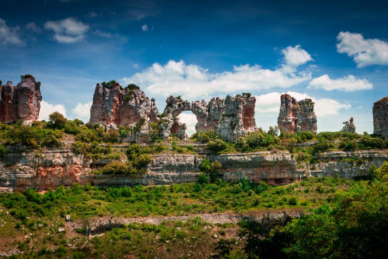 Ποταμός Έβρου φαραγγιών Orbaneja del Castillo στοκ φωτογραφίες με δικαίωμα ελεύθερης χρήσης Ποταμός Έβρου φαραγγιών Orbaneja del Castillo στοκ φωτογραφίες με δικαίωμα ελεύθερης χρήσης