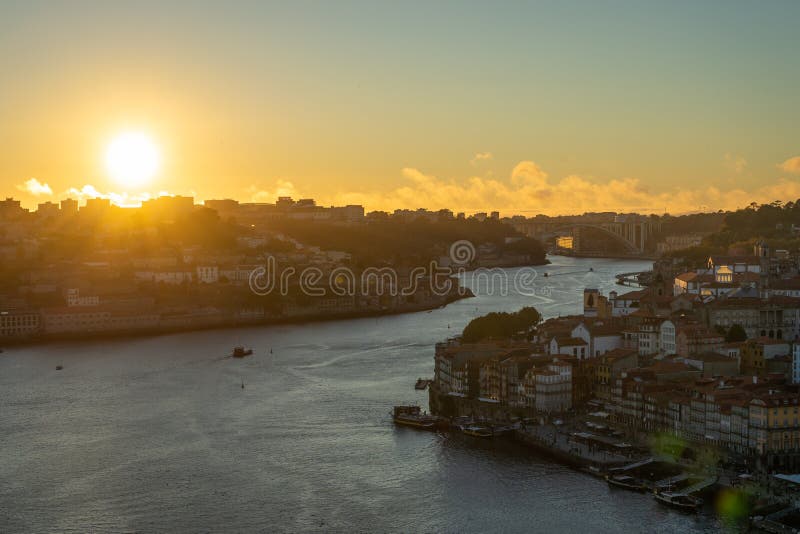 ποταμός πόρτο vila nova de gaia και douro σε ηλιοβασίλεμα στοκ εικόνα με δικαίωμα ελεύθερης χρήσης
