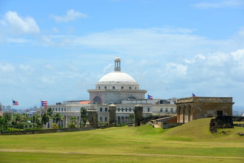 Πουέρτο Ρίκο Capitol, San Juan, Πουέρτο Ρίκο στοκ εικόνα με δικαίωμα ελεύθερης χρήσης Πουέρτο Ρίκο Capitol, San Juan, Πουέρτο Ρίκο στοκ εικόνα με δικαίωμα ελεύθερης χρήσης