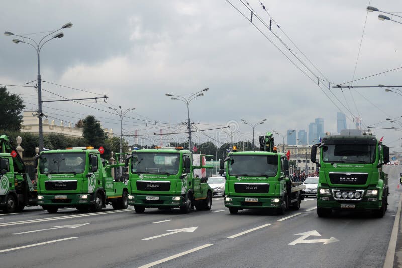 Πράσινη παρέλαση της Μόσχας αυτοκινήτων καταρχάς της μεταφοράς πόλεων στοκ εικόνα Πράσινη παρέλαση της Μόσχας αυτοκινήτων καταρχάς της μεταφοράς πόλεων στοκ εικόνα