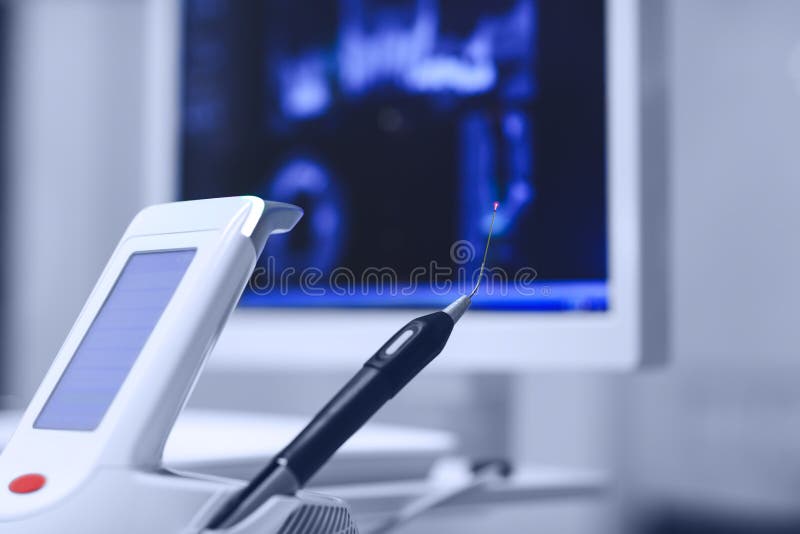 Πραγματικό οδοντικό λέιζερ διόδων με την κόκκινη δίοδο - σύγχρονος οδοντικός ένας practic στοκ εικόνες με δικαίωμα ελεύθερης χρήσης Πραγματικό οδοντικό λέιζερ διόδων με την κόκκινη δίοδο - σύγχρονος οδοντικός ένας practic στοκ εικόνες με δικαίωμα ελεύθερης χρήσης
