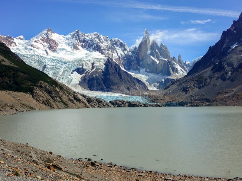Πραγματοποιώντας οδοιπορικό Torres del Paine, εθνικό πάρκο ένα διάσημο ορόσημο της Παταγωνίας της Χιλής στοκ εικόνες Πραγματοποιώντας οδοιπορικό Torres del Paine, εθνικό πάρκο ένα διάσημο ορόσημο της Παταγωνίας της Χιλής στοκ εικόνες