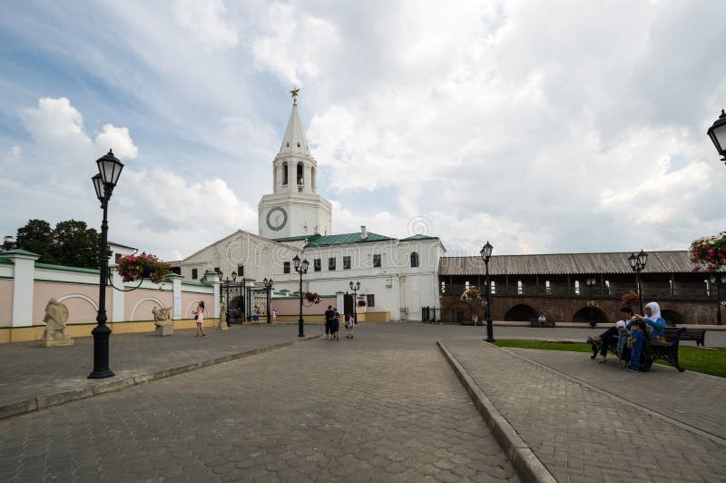 προβολή του spasskaya tower η κύρια είσοδος στο kazan kremlin