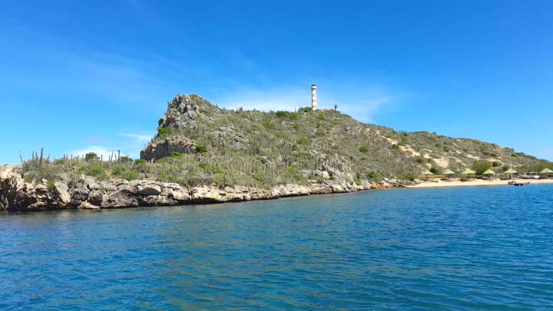 προβολή φάρου στο όμορφο νησί της καραϊβικής απόθεμα βίντεο