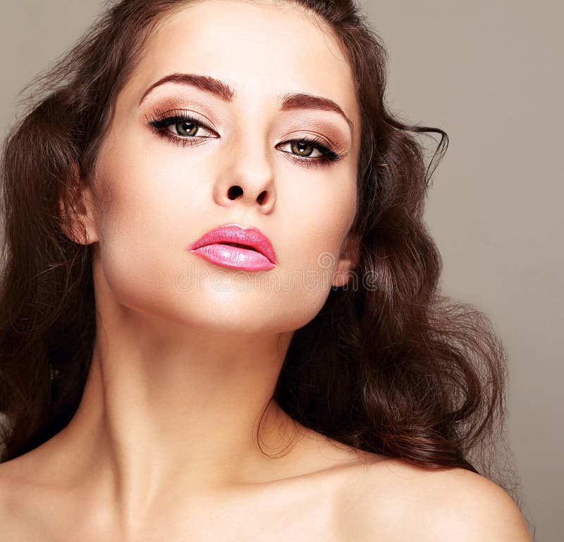 Προκλητική έξυπνη γυναίκα makeup με τα μακροχρόνια μαστίγια στοκ φωτογραφία με δικαίωμα ελεύθερης χρήσης