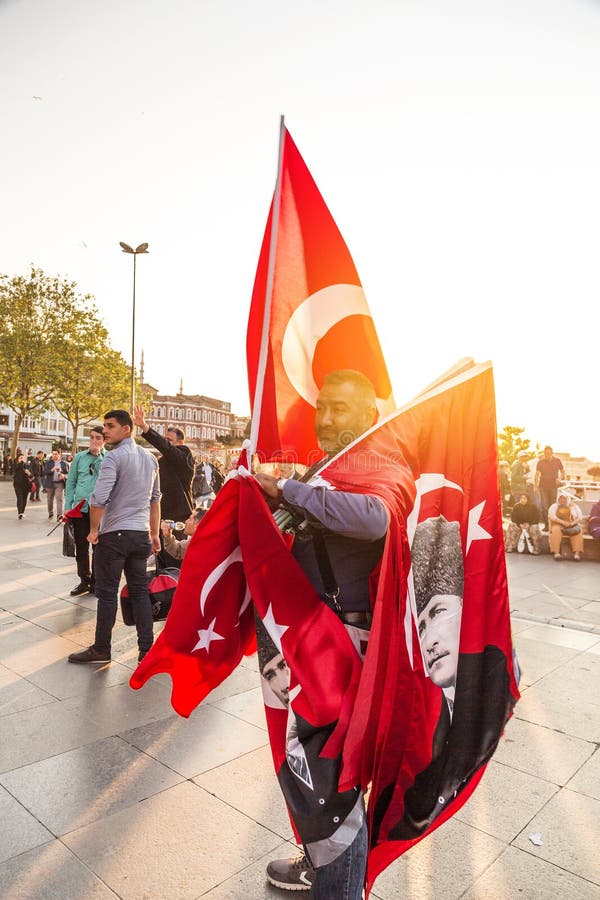 Προμηθευτής σημαιών, Ιστανμπούλ στοκ φωτογραφία με δικαίωμα ελεύθερης χρήσης Προμηθευτής σημαιών, Ιστανμπούλ στοκ φωτογραφία με δικαίωμα ελεύθερης χρήσης