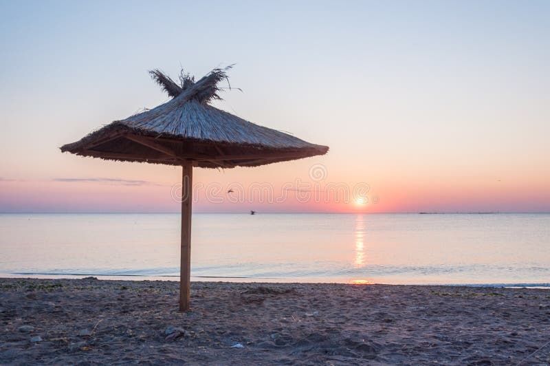 προσοχή ανατολής θάλασσας ζευγών στοκ εικόνες με δικαίωμα ελεύθερης χρήσης προσοχή ανατολής θάλασσας ζευγών στοκ εικόνες με δικαίωμα ελεύθερης χρήσης