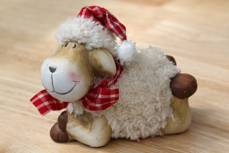 Πρόβατα Teddy και διαφανές ζαρωμένο υπόβαθρο στοκ εικόνα με δικαίωμα ελεύθερης χρήσης