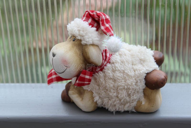 Πρόβατα Teddy και διαφανές ζαρωμένο υπόβαθρο στοκ φωτογραφία με δικαίωμα ελεύθερης χρήσης