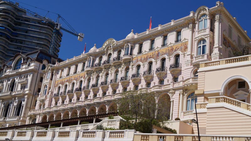 Πρόσοψη ιστορικού κτιρίου στο Μονακό στοκ φωτογραφία με δικαίωμα ελεύθερης χρήσης Πρόσοψη ιστορικού κτιρίου στο Μονακό στοκ φωτογραφία με δικαίωμα ελεύθερης χρήσης