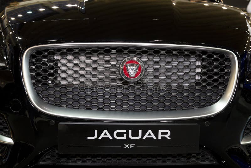 Πρόσοψη πλέγματος σε JAGUAR XF στοκ φωτογραφία Πρόσοψη πλέγματος σε JAGUAR XF στοκ φωτογραφία