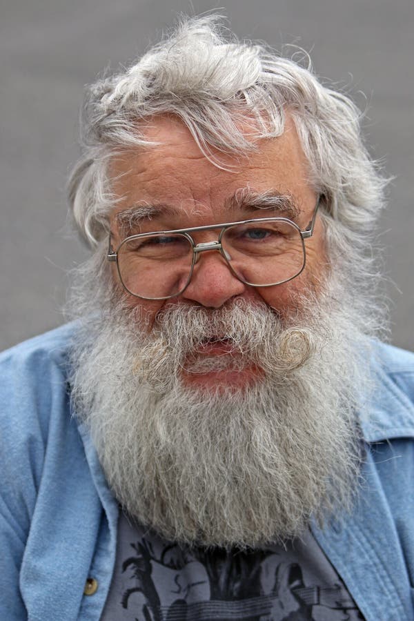 Πρόσωπο ενός ανώτερου ατόμου με τη γενειάδα στοκ φωτογραφίες Πρόσωπο ενός ανώτερου ατόμου με τη γενειάδα στοκ φωτογραφίες
