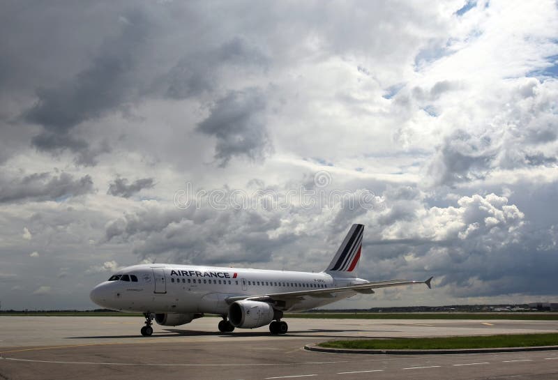 Πρότυπο αεροσκαφών airbus Air France A319 στοκ εικόνες με δικαίωμα ελεύθερης χρήσης Πρότυπο αεροσκαφών airbus Air France A319 στοκ εικόνες με δικαίωμα ελεύθερης χρήσης