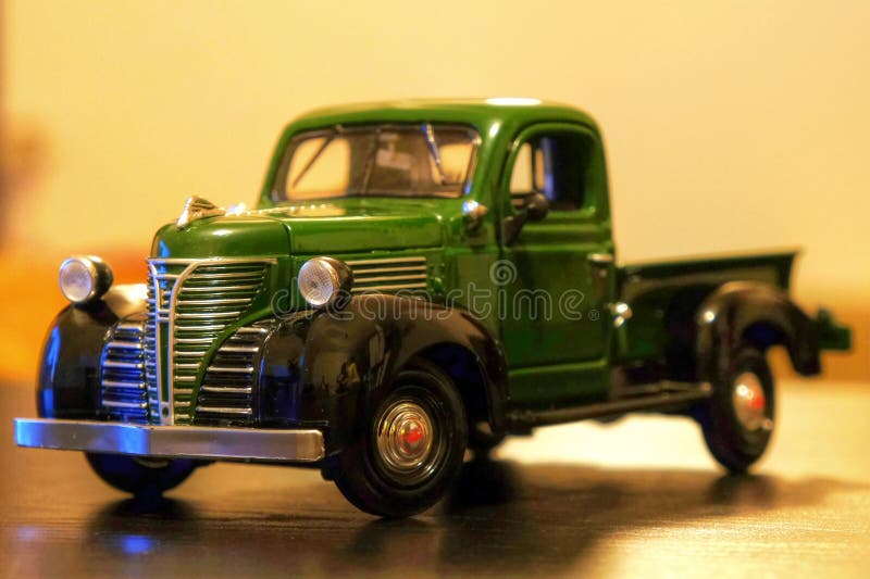 Πρότυπο αυτοκινήτων Oldtimer φορτηγών 1941 του Πλύμουθ στοκ φωτογραφίες Πρότυπο αυτοκινήτων Oldtimer φορτηγών 1941 του Πλύμουθ στοκ φωτογραφίες