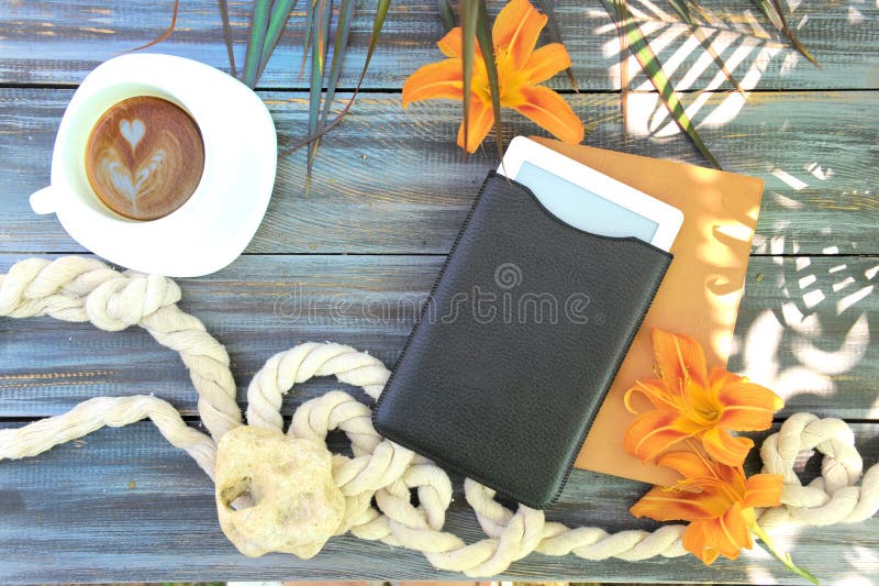 πρότυπο με φωτογραφία ebook coffee για εξωτερικό καλοκαίρι στοκ εικόνες