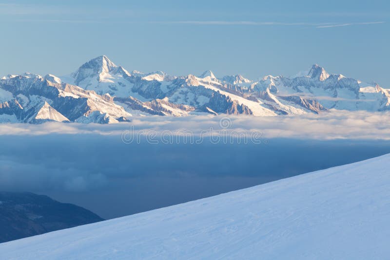 πρώτο χιόνι πρωί στο εθνικό πάρκο banff alberta καναδάς χιόνι κάλυψε το χειμερινό τοπίο σε χειμωνιάτικη ατμόσφαιρα. όμορφη φύση στοκ φωτογραφίες με δικαίωμα ελεύθερης χρήσης