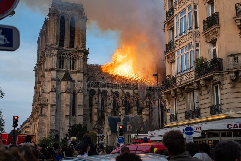 Πυρκαγιά της Notre Dame στοκ εικόνα με δικαίωμα ελεύθερης χρήσης