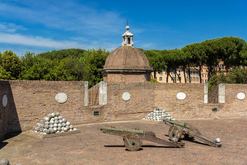 Πυροβόλα σε Castel Sant'Angelo, Ρώμη, Ιταλία στοκ φωτογραφία Πυροβόλα σε Castel Sant'Angelo, Ρώμη, Ιταλία στοκ φωτογραφία