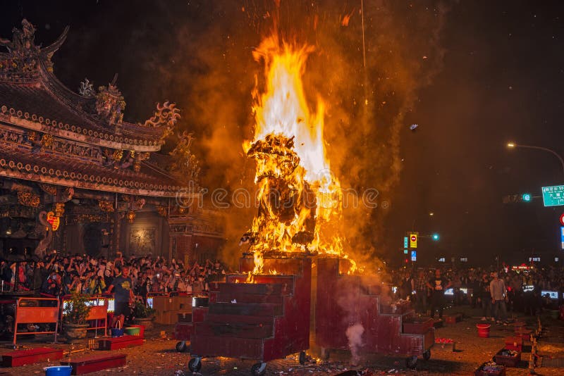 TAIPEI, TAIWAN - April 22,2024 :The Baoan Temple’s Fire Lion Fireworks Show (fang huoshi) is the combination of an impressive display of beehive firecrackers and traditional paper arts. TAIPEI, TAIWAN - April 22,2024 :The Baoan Temple’s Fire Lion Fireworks Show (fang huoshi) is the combination of an impressive display of beehive firecrackers and traditional paper arts.