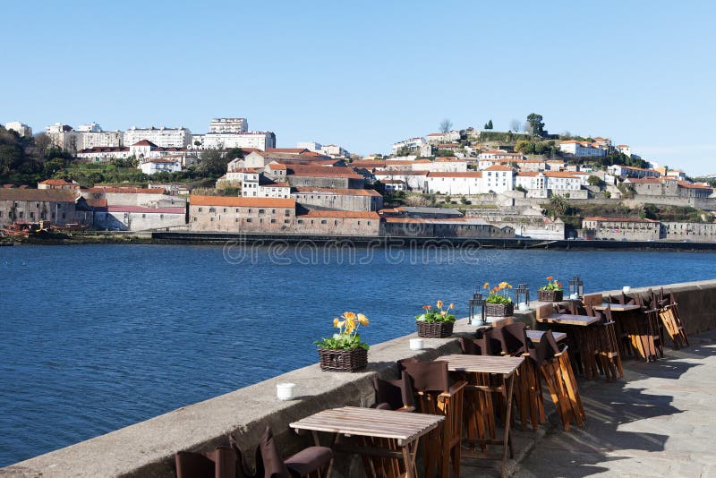 Πόλη του Πόρτο στον ποταμό Douro, Πορτογαλία. Πρωί στον ποταμό Douro στο Πόρτο, Πορτογαλία