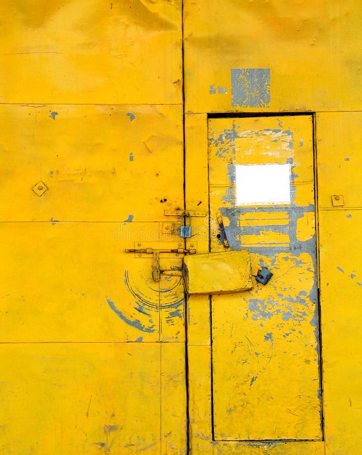 πόρτα κίτρινη
