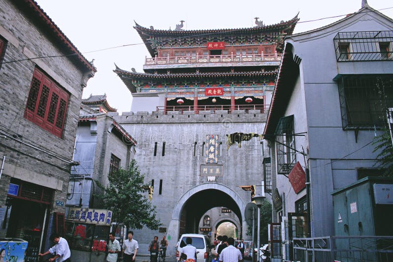 Πύλη Lijing της αρχαίας πόλης Luoyang στοκ φωτογραφία με δικαίωμα ελεύθερης χρήσης Πύλη Lijing της αρχαίας πόλης Luoyang στοκ φωτογραφία με δικαίωμα ελεύθερης χρήσης