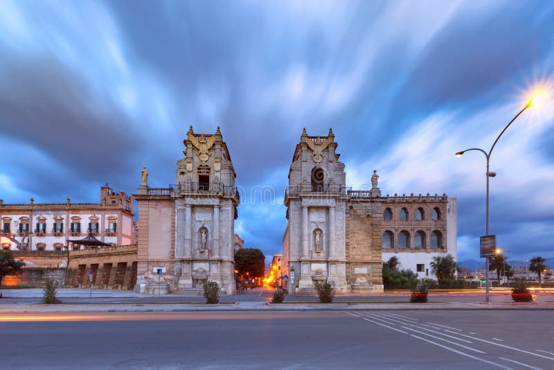 Πύλη Porta Felice, Παλέρμο, Σικελία, Ιταλία πόλεων στοκ φωτογραφία με δικαίωμα ελεύθερης χρήσης Πύλη Porta Felice, Παλέρμο, Σικελία, Ιταλία πόλεων στοκ φωτογραφία με δικαίωμα ελεύθερης χρήσης